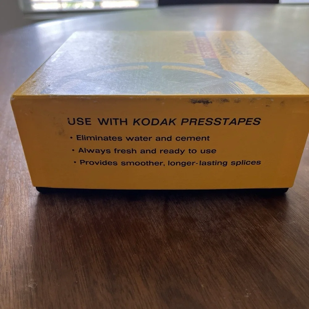 Kodak Universal Splicer 8mm /Super 8 /16mm - Original Box No D 550
